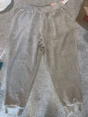 NWT Livi Sweatpants Size 18/20